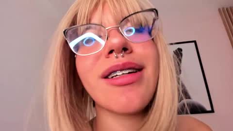 Snapshot of samysharky chatting on 03.08.25 samysharky online show from 03.08.25