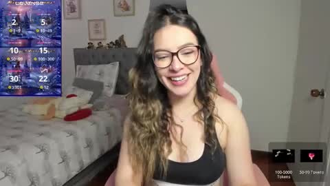 Snapshot of samysweet_8 chatting on 12.17.25 Samanta online show from 12.17.25