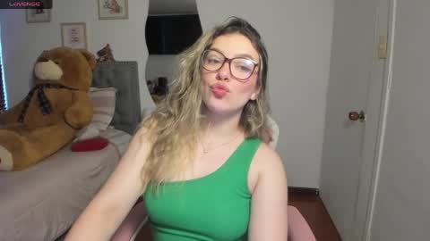 Snapshot of samysweet_8 chatting on 05.19.26 Samanta online show from 05.19.26