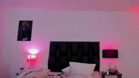 Snapshot of sander_mila chatting on 02.20.25 MilaSander online show from 02.20.25