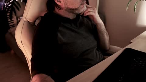 Sanders online show from 12.29.24