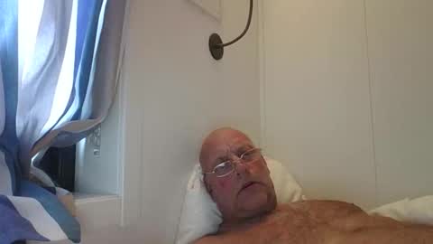 sandnesrune523 online show from 11.10.25