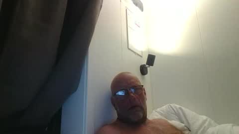 Snapshot of sandnesrune523 chatting on 04.19.26 sandnesrune523 online show from 04.19.26