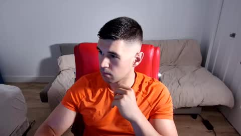 Snapshot of sandow_ chatting on 09.10.25 Sandow online show from 09.10.25