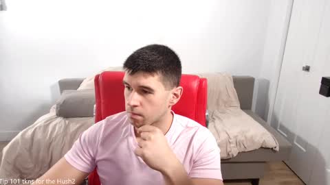 Snapshot of sandow_ chatting on 11.06.25 Sandow online show from 11.06.25