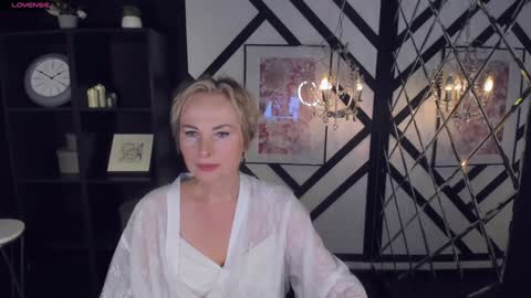 Snapshot of sandra_kind chatting on 01.29.25 Sandra online show from 01.29.25