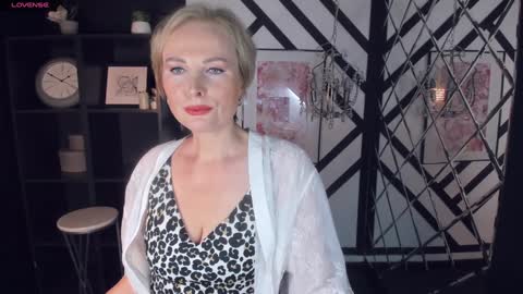 Snapshot of sandra_kind chatting on 02.08.25 Sandra online show from 02.08.25