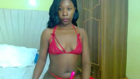 Snapshot of sandrah_ chatting on 10.05.25 Sandy online show from 10.05.25