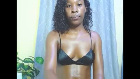 Snapshot of sandrah_ chatting on 11.27.25 Sandy online show from 11.27.25