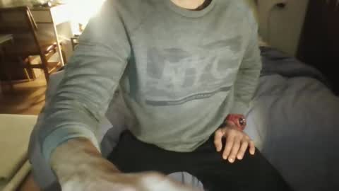 sandro online show from 12.18.25