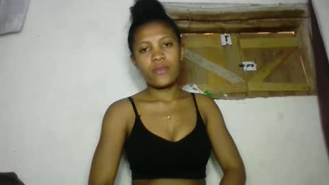 Snapshot of sanelie09 chatting on 10.18.25 sanelie09 online show from 10.18.25