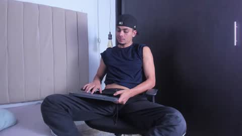 Snapshot of sanji_motion chatting on 03.12.26 Santi online show from 03.12.26