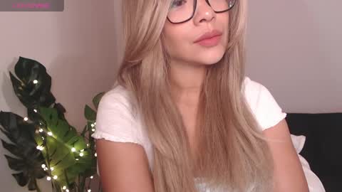 Snapshot of santal_oli chatting on 04.19.26 secret online show from 04.19.26