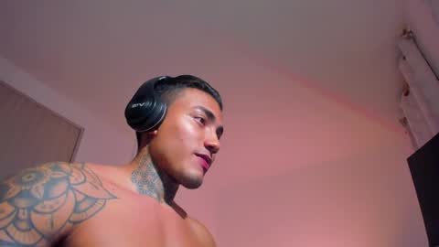 Snapshot of santi__ferrer chatting on 05.28.26 Santi Ferrer online show from 05.28.26