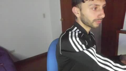 Snapshot of santi_mateo chatting on 03.09.25 Santi online show from 03.09.25