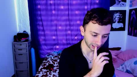 Snapshot of santi_mateo chatting on 02.08.26 Santi online show from 02.08.26