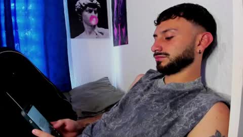 Snapshot of santi_mateo chatting on 05.27.26 Santi online show from 05.27.26