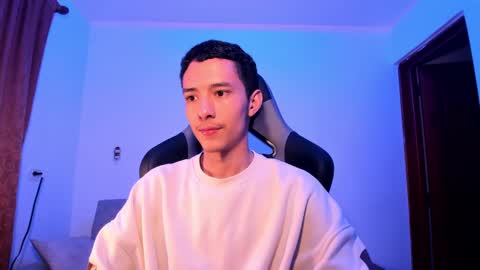 Snapshot of santi_twink19 chatting on 12.06.24 santi_twink19 online show from 12.06.24