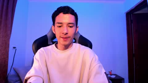 Snapshot of santi_twink19 chatting on 12.06.24 santi_twink19 online show from 12.06.24