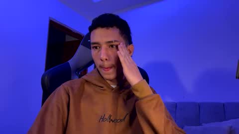 Snapshot of santi_twink19 chatting on 01.06.25 santi_twink19 online show from 01.06.25