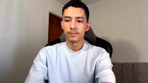 Snapshot of santi_twink19 chatting on 01.07.25 santi_twink19 online show from 01.07.25