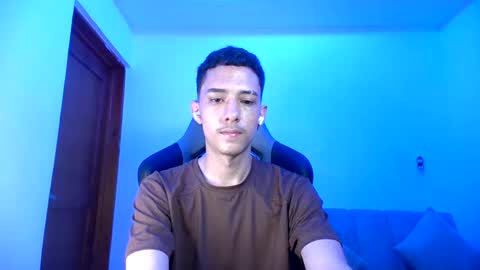 Snapshot of santi_twink19 chatting on 02.01.25 santi_twink19 online show from 02.01.25