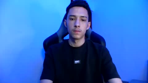 Snapshot of santi_twink19 chatting on 02.12.25 santi_twink19 online show from 02.12.25