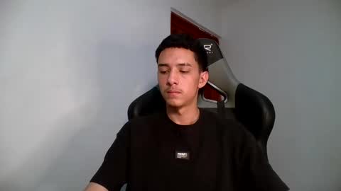 Snapshot of santi_twink19 chatting on 02.13.25 santi_twink19 online show from 02.13.25