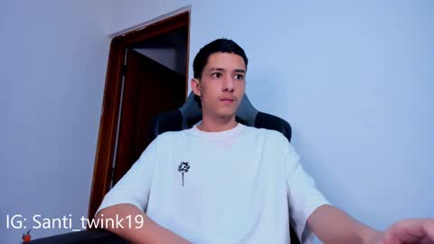 Snapshot of santi_twink19 chatting on 02.14.25 santi_twink19 online show from 02.14.25