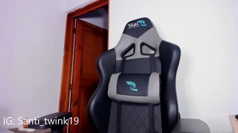 Snapshot of santi_twink19 chatting on 02.15.25 santi_twink19 online show from 02.15.25