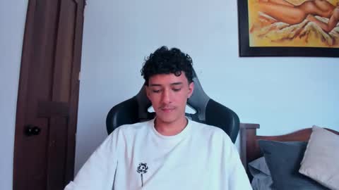 Snapshot of santi_twink19 chatting on 09.26.25 santi_twink19 online show from 09.26.25