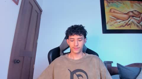 Snapshot of santi_twink19 chatting on 09.27.25 santi_twink19 online show from 09.27.25