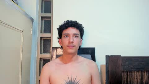 Snapshot of santi_twink19 chatting on 10.04.25 santi_twink19 online show from 10.04.25