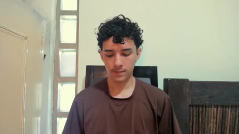 Snapshot of santi_twink19 chatting on 10.11.25 santi_twink19 online show from 10.11.25