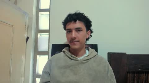 Snapshot of santi_twink19 chatting on 10.12.25 santi_twink19 online show from 10.12.25