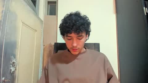 Snapshot of santi_twink19 chatting on 11.29.25 santi_twink19 online show from 11.29.25