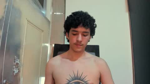 Snapshot of santi_twink19 chatting on 11.29.25 santi_twink19 online show from 11.29.25