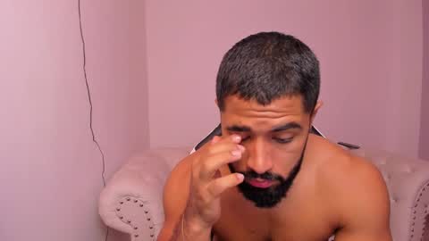 santiago_huntt online show from 02.08.25