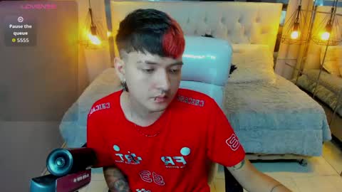 SANTIAGO  online show from 04.14.26