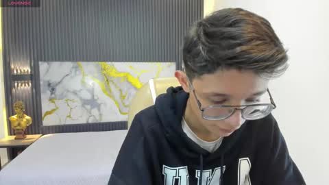 santiago_russo18 online show from 09.15.25