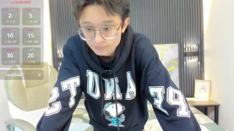 santiago_russo18 online show from 11.21.25