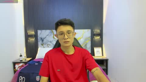 santiago_russo18 online show from 02.13.26