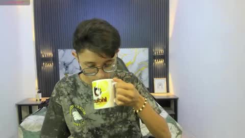 santiago_russo18 online show from 02.15.26