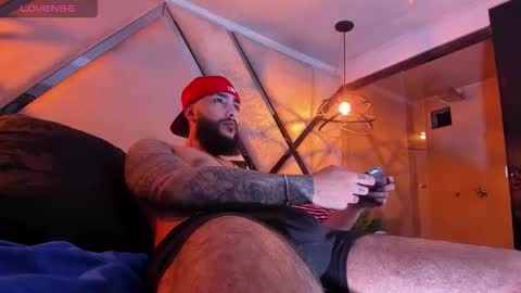 Santiago Hincapiie online show from 03.03.26