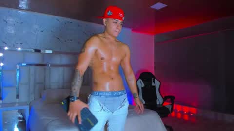 Snapshot of santiagoreyesft chatting on 10.24.25 Santi Reyes online show from 10.24.25