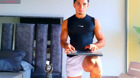 Snapshot of santin_seans chatting on 02.11.26 Santiago Seans online show from 02.11.26