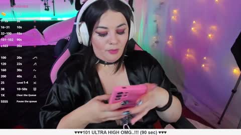 Snapshot of santos_liah chatting on 12.13.24 Liah Santos online show from 12.13.24