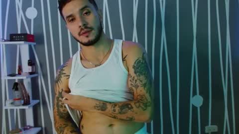 Snapshot of santti_torres chatting on 03.11.25 Santy Torres online show from 03.11.25