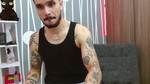 Snapshot of santti_torres chatting on 09.27.25 Santy Torres online show from 09.27.25