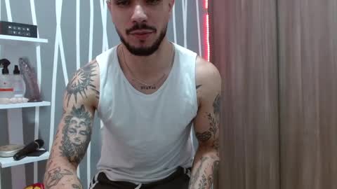 Snapshot of santti_torres chatting on 10.24.25 Santy Torres online show from 10.24.25